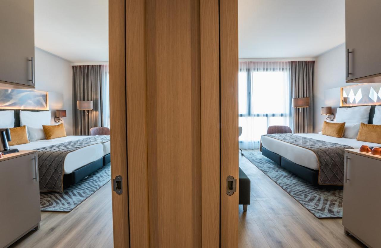 Leonardo Royal Hotel Barcelona Fira エクステリア 写真